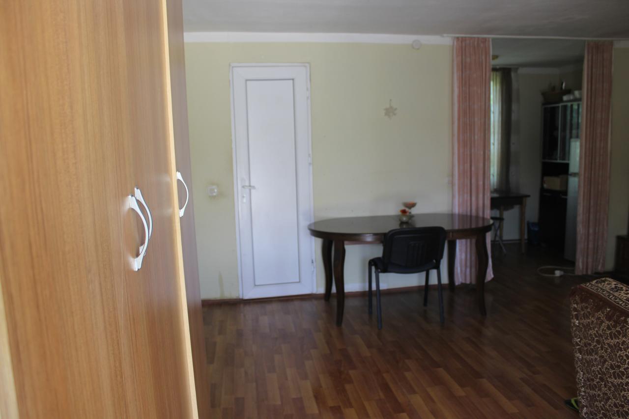 Nunuka House Apartment Tserovani Bagian luar foto